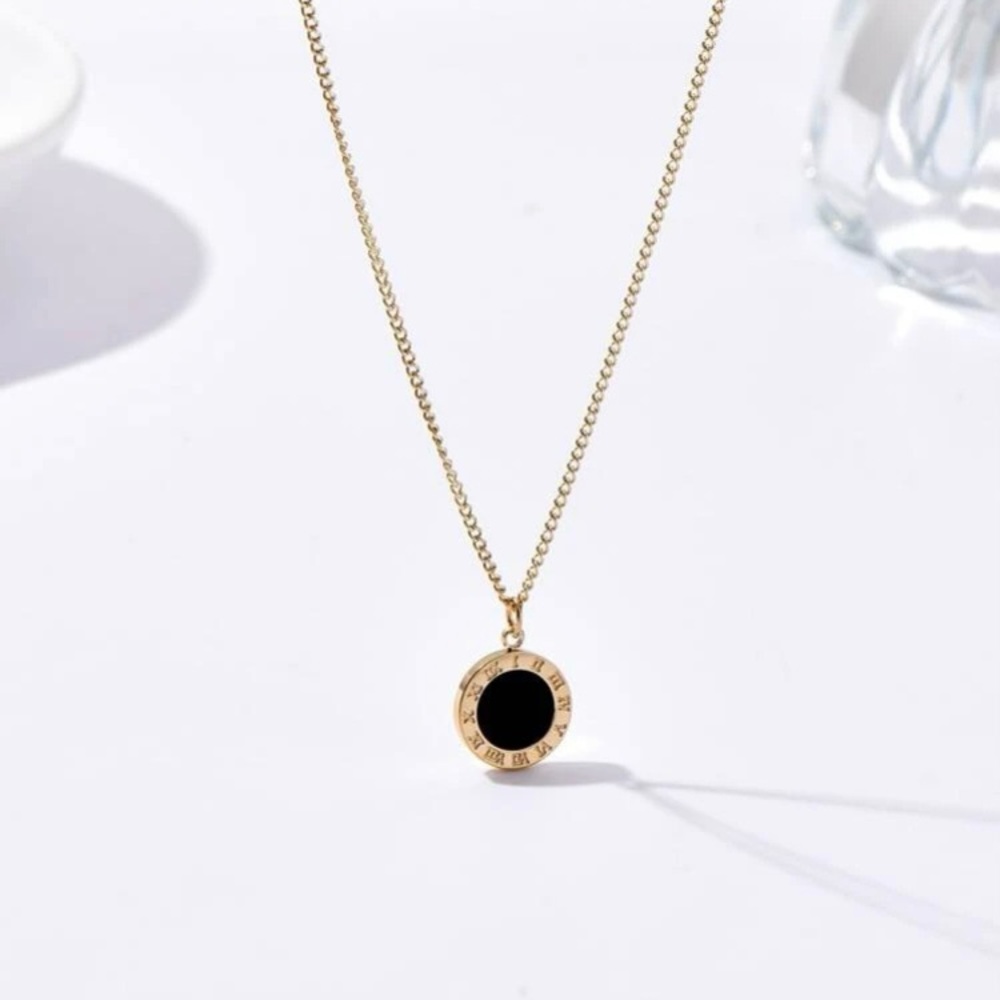 Round pendant necklace ✨